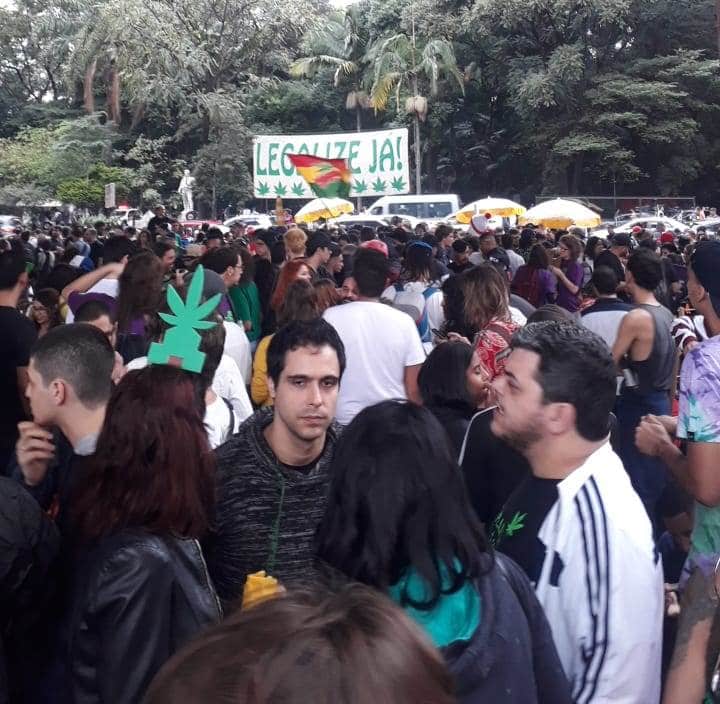 Concentração da Marcha da Maconha 2019 no vão do Masp em São Paulo.