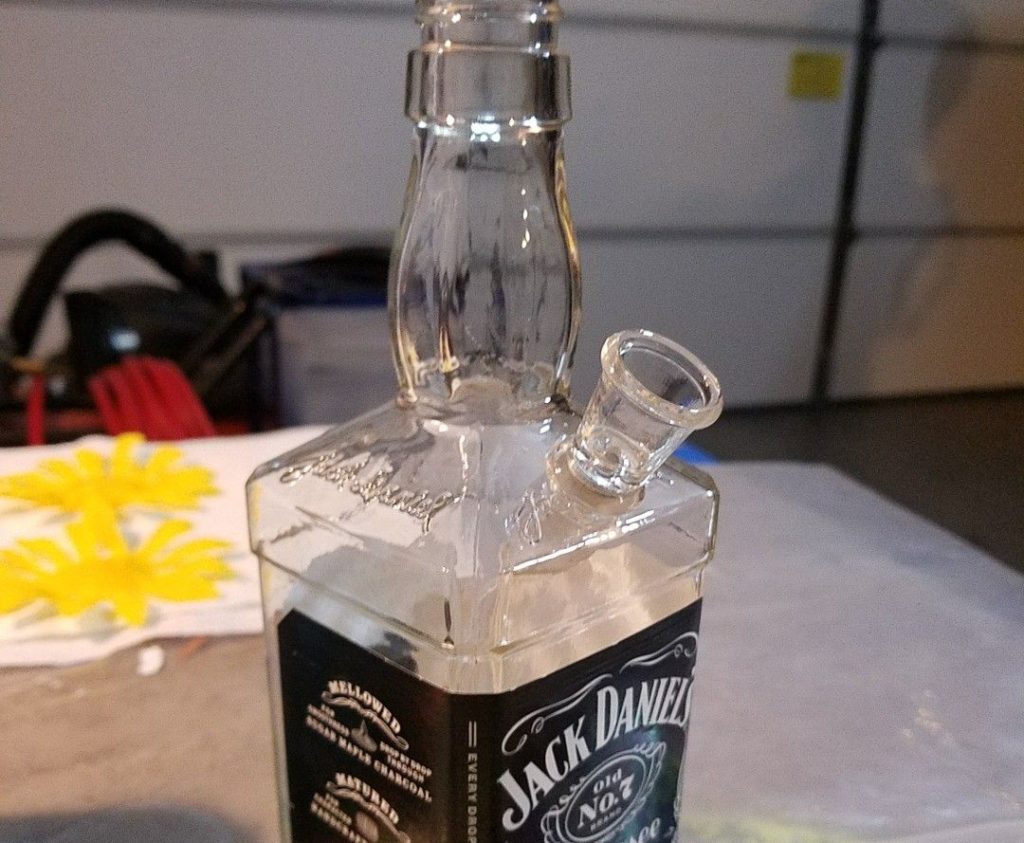 bong caseiro com garrafa de vidro jack daniels