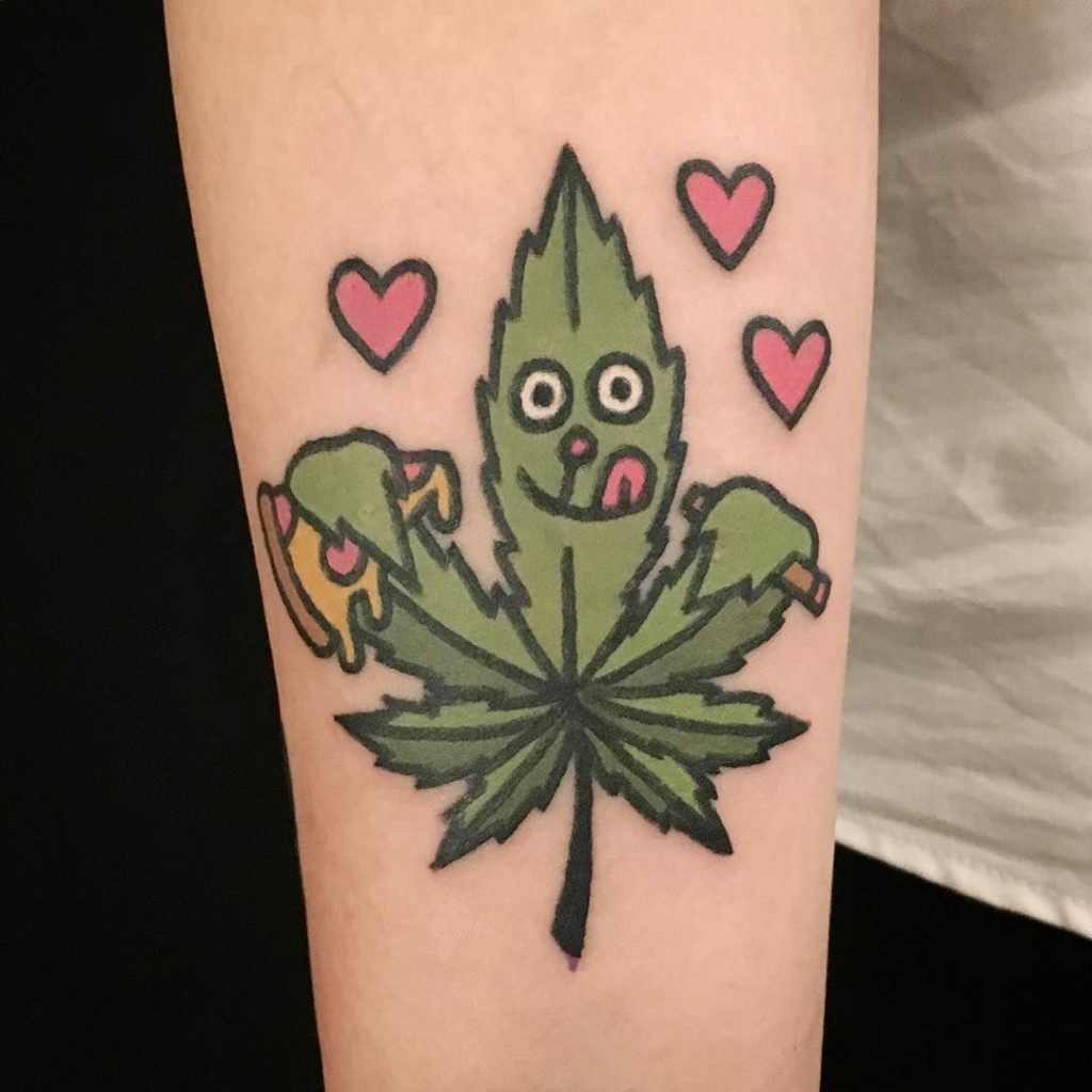 tatuagem de folha de maconha