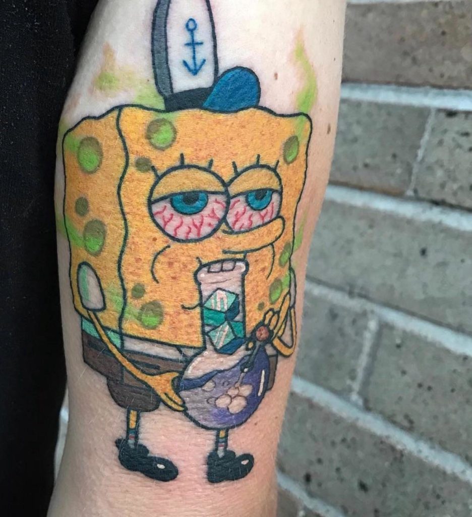 tatuagem de maconha com bob esponja