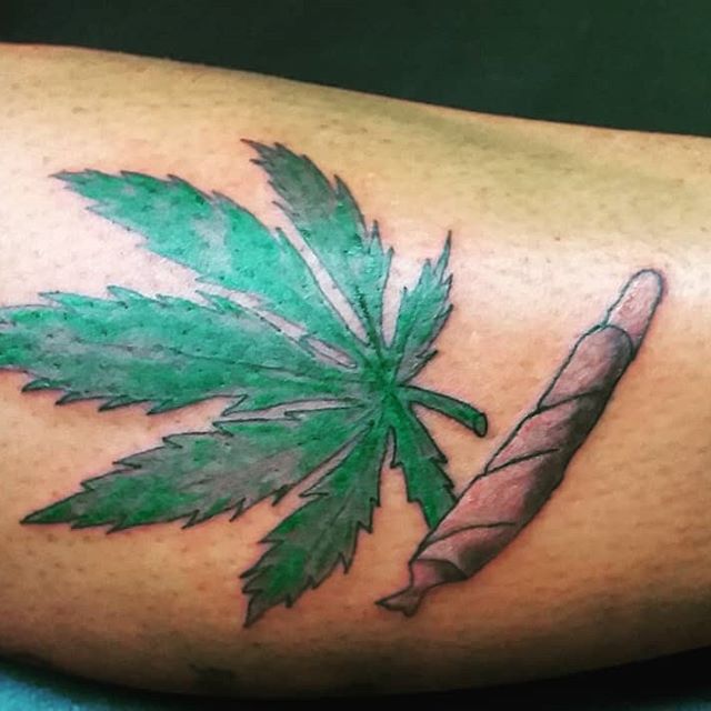 tattoo baseado maconha