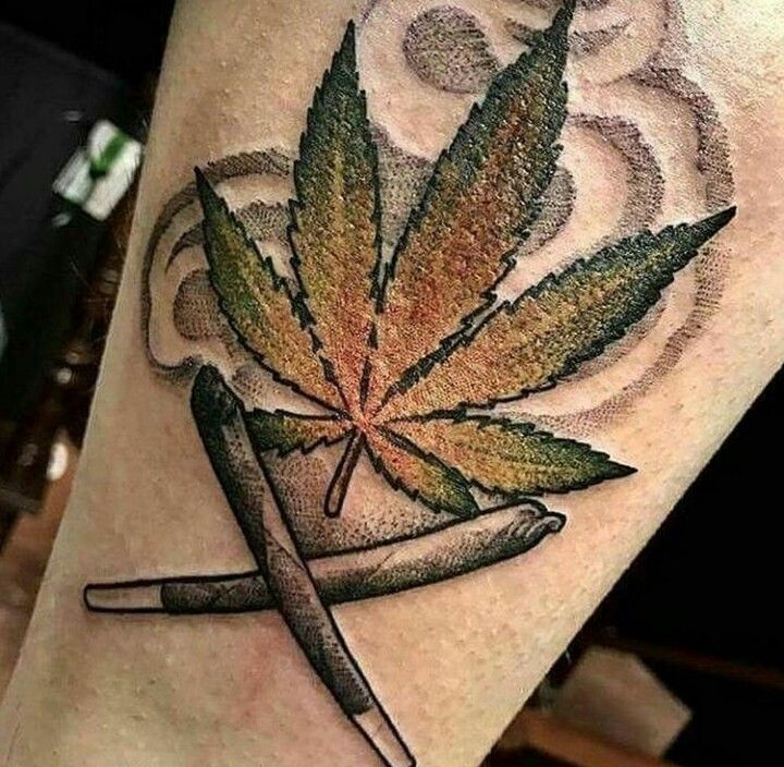 tatuagem de folha de maconha