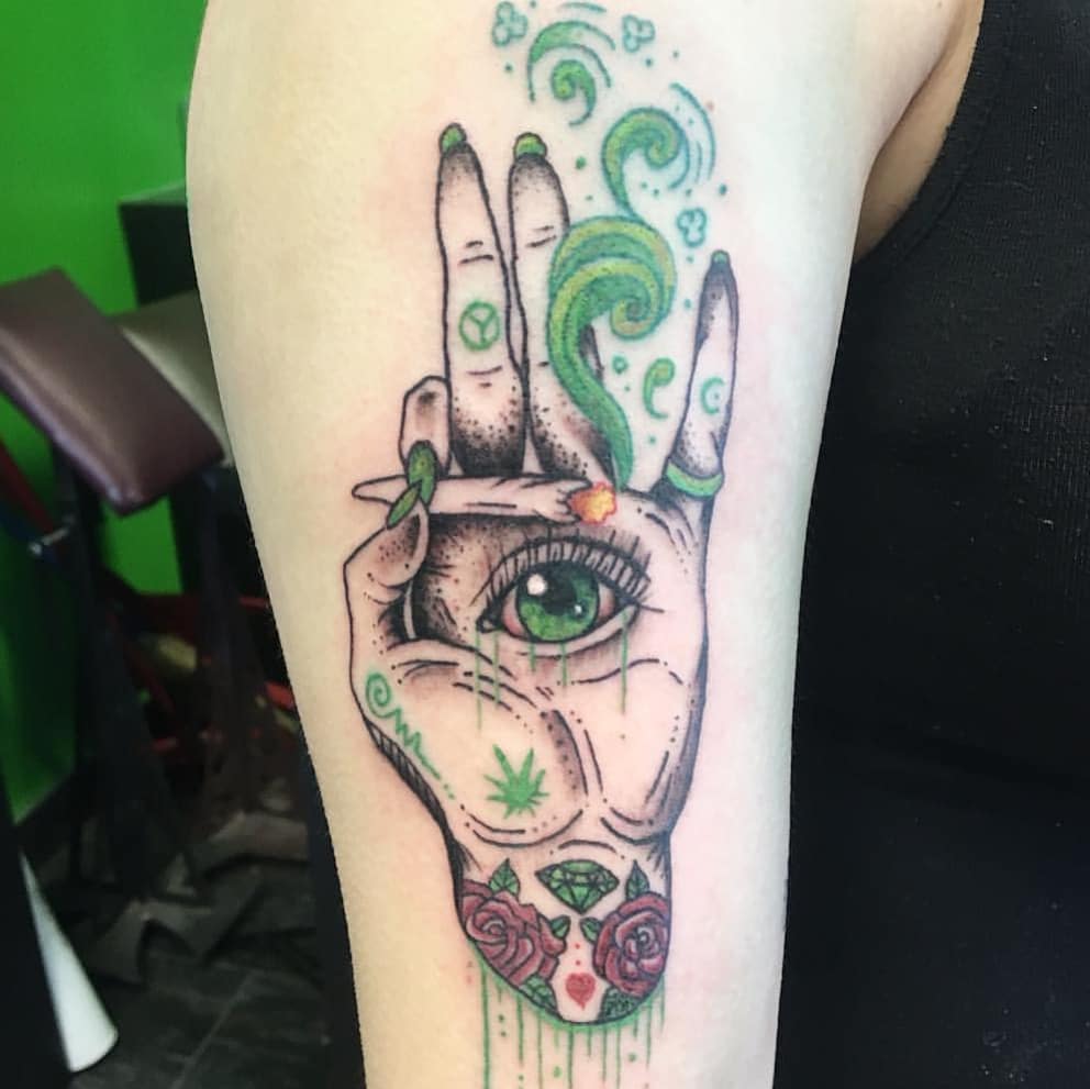 tatuagem de maconha masculina