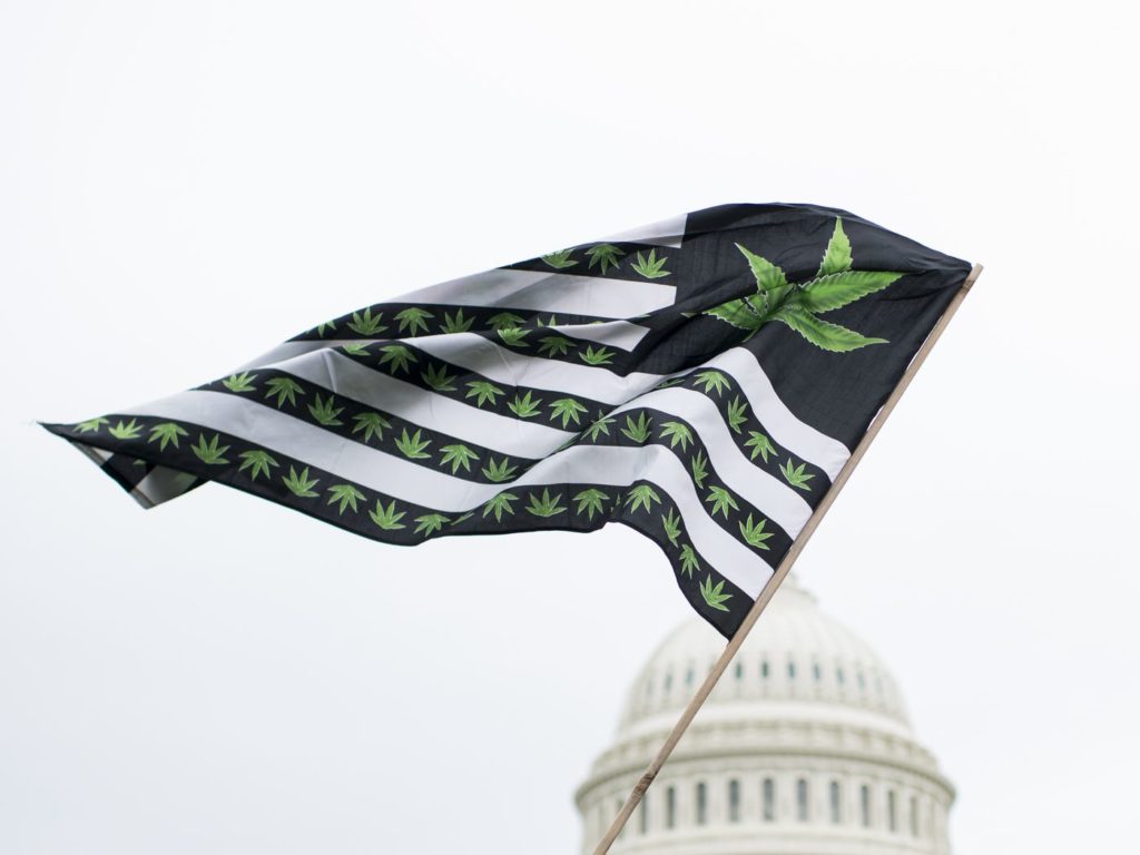 âmara dos EUA descriminaliza maconha em nível federal